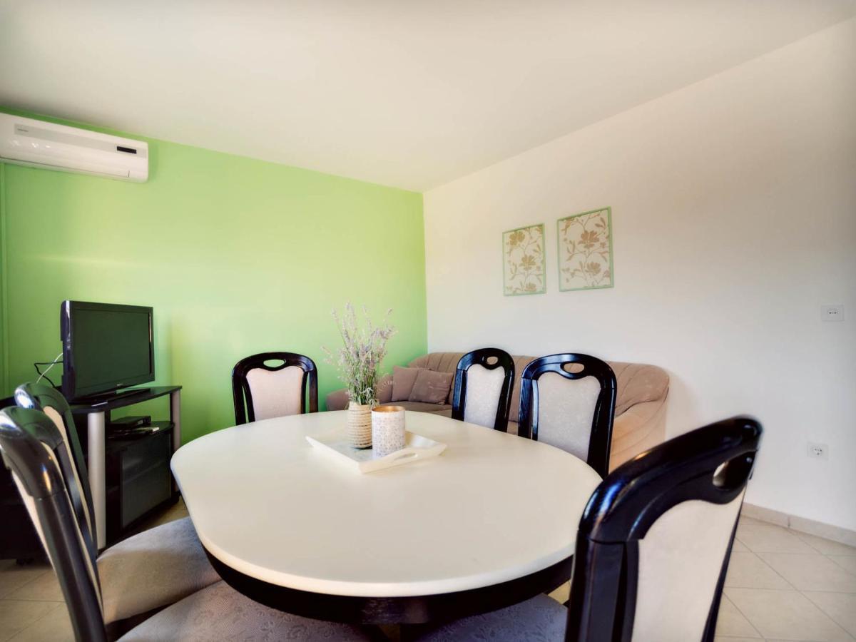 Apartments Zizic Vodice Pokoj fotografie