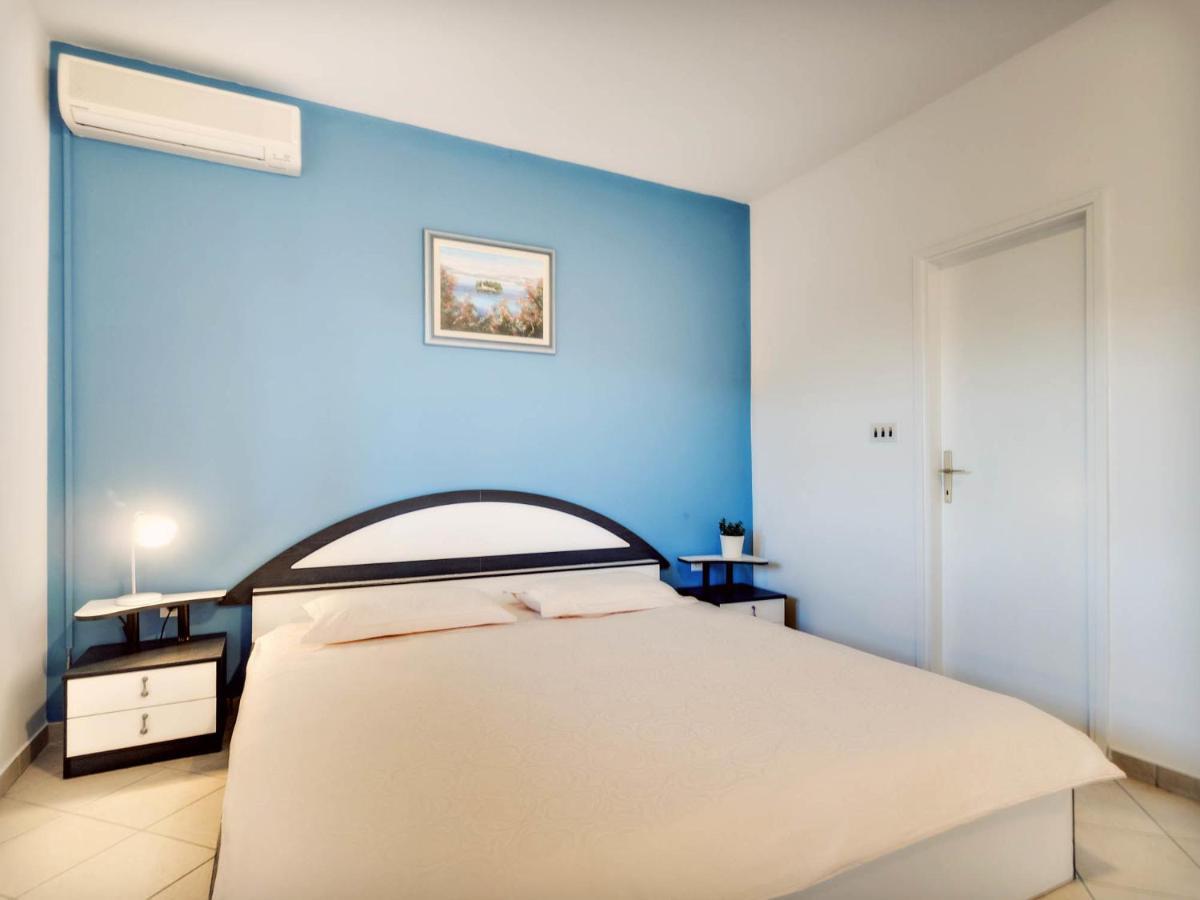Apartments Zizic Vodice Pokoj fotografie